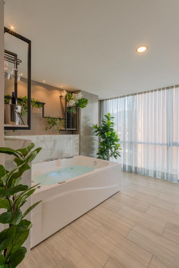 Vpv Suites Medellin Bagian luar foto