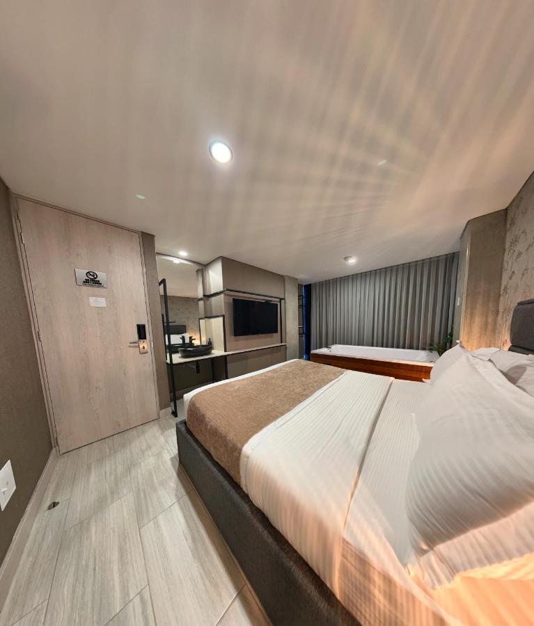 Vpv Suites Medellin Bagian luar foto